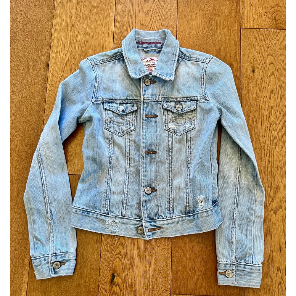 Abercrombie Denim Trucker Jacket Kids S 7/8 Light Wash Good Distressed Thrashed